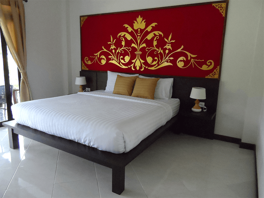 King bed with red decor